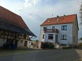 Foto - Bauernhaus mit Scheune, Nebengebäuden, Hof u. Gartenflächen