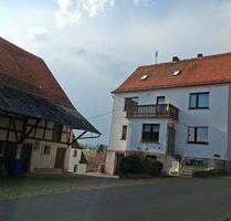Bauernhaus mit Scheune, Nebengebäuden, Hof u. Gartenflächen - Wohratal