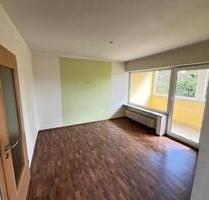 Gepflegte 3-Zimmer-Wohnung mit verglaster Loggia und Garage - Tirschenreuth