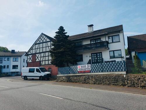 Foto - Ein- bis Zweifamilienhaus mit Werkstatt & 2 Garagen