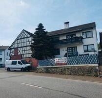 Ein- bis Zweifamilienhaus mit Werkstatt & 2 Garagen - Herbstein