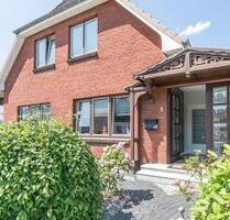 Einfamilienhaus mit Anliegerwohnung in Top-Lage von Büsum