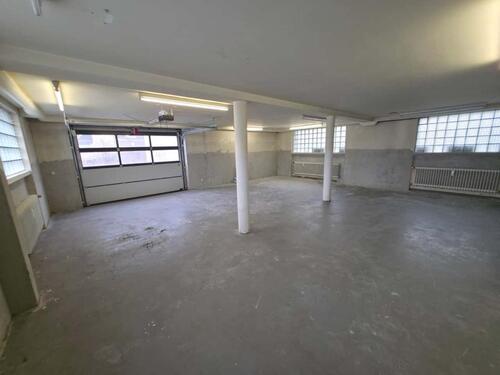 Foto - Lagerfläche mit Büro – Ideal für Handwerk, E-Commerce & Start-ups