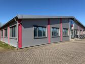 Foto - Modernes Bürogebäude im Gewerbegebiet Schönkirchen