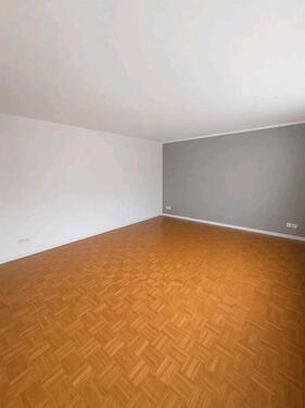 Foto - 4 - Zimmer Wohnung mit Balkon, Stellplatz und Garten in Vinnhorst
