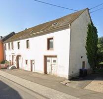 Schnäppchen, Einfamilienhaus mit Scheunenanbau und Garten - Fell