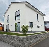 Modernes Einfamilienhaus mit großem Garten in Oberschwarzach