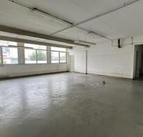 Flexible Lagerfläche mit Stellplätzen – Leverkusen Opladen