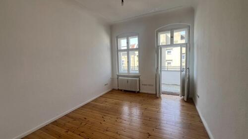 Foto - 2-Zimmer-Altbauwohnung mit 2 Balkonen I Einbauküche I Duschbad I unbefristet & ab sofort