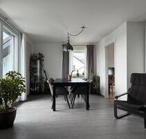 Moderne Wohnung mit Garten und Stellplätzen in Roßtal