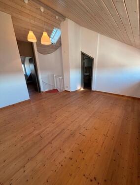 Foto - Stilvolle 4-Zimmer-Maisonette-Whg mit Balkon, EBK, Kamin, 2 Bäder