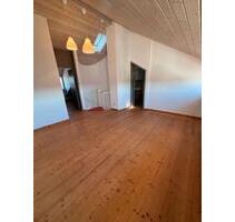 Stilvolle 4-Zimmer-Maisonette-Whg mit Balkon, EBK, Kamin, 2 Bäder - Böblingen Dagersheim