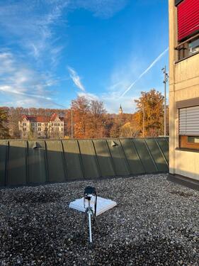 Foto - Freier Schreibtisch-Arbeitsplatz in entspannter Bürogemeinschaft