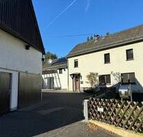 Freistehendes Haus mit Nebengebäuden, Eckgrundstück, Nürburgring - Ettringen