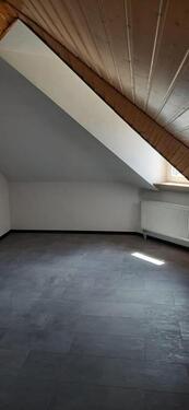 Foto - 3ZKB Wohnung Dachgeschoss MFH Neunkirchen Wellesweiler renoviert