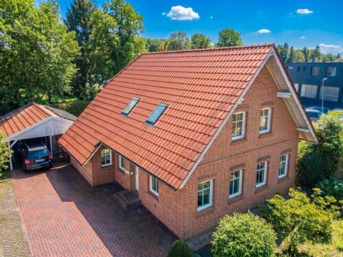 Foto - Charmantes Fehnhaus mit 6 Zimmern, Einbauküche, Carport und großem Grundstück