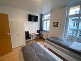 Foto - Schöne Monteurwohnung für 6 Personen, Vollausstattung, Balkon, WLAN, Smart-TVs, extra Kühlschränke pro Zimmer