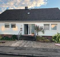 Zweifamilienhaus in Körle - 333.333,00&nbsp;EUR Kaufpreis, ca.&nbsp; 180,00&nbsp;m&sup2; in Körle (PLZ: 34327)