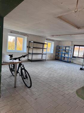 Foto - Einstellfläche zu vermieten - 500,00 EUR Miete,