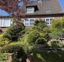 Großzügiges Einfamilienhaus mit Einliegerpotenzial und Garten - Itzehoe