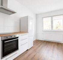 Helle, frisch renovierte 3-Zimmer-Wohnung mit EBK & Balkon - Halle (Saale) Halle-Neustadt