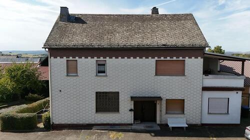 Foto - Haus mit großem Grundstück, Scheune und Garten