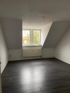 Foto - 2--Raum Dachgeschoßwohnung - 430,00 EUR Kaltmiete,