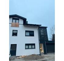 Moderne 3-Zimmer Dachgeschosswohnung (Neubau) - Raubling Zentrum - Rosenheim Egarten