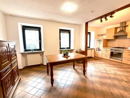Foto - Neu renoviertes, großes Haus mit Terrasse und Balkon u Garage