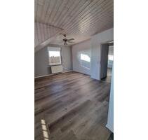 Hell | gemütlich | modern ….2-Zimmer-Dachgeschosswohnung zum Anko - Hasselroth