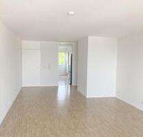 Moderne, helle 3 Zi-Whg Wohnung mit hochwertiger Einbauküche und großem Balkon in Esslingen - Esslingen am Neckar Brühl