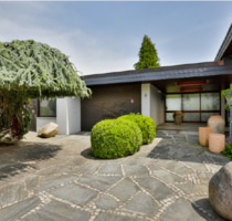 Großzügiger Bungalow mit Schwimmbad in begehrter Lage - Neuhausen