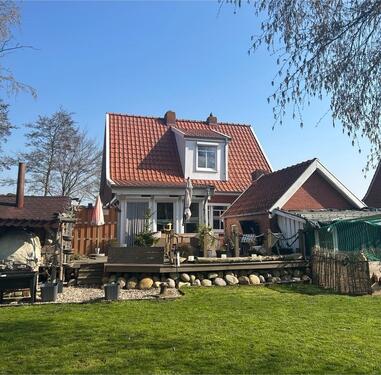 Foto - Modernisiertes Einfamilienhaus mit großem Garten in ruhiger Lage