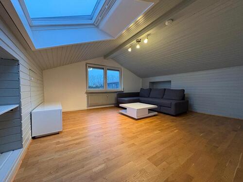 Foto - Dachgeschosswohnung mit viel Sonnenlicht in ruhiger Wohnlage