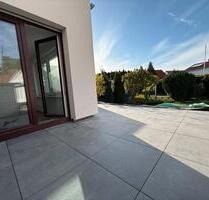 Kernsanierte 3 Zimmerwohnung mit Terrasse - Ronnenberg