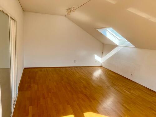 Foto - 3 Zimmer Dachgeschoßwohnung zur Miete in Niefern-Öschelbronn
