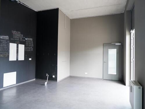 Foto - Attraktive Ladenfläche mit großem Keller und Büro