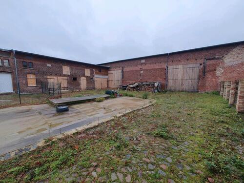 Foto - Nebengebäude mit großem Grundstück und Garten