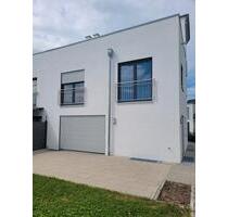 einzelne schöne Zimmer Neubau - 700,00&nbsp;EUR Kaltmiete, ca.&nbsp; 170,00&nbsp;m&sup2; in Kirchentellinsfurt (PLZ: 72138)