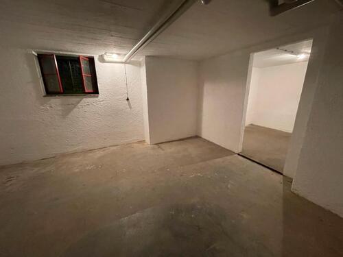 Foto - Große Lagerräume zu vermieten - 250,00 EUR Miete,