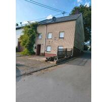 Olmscheid, einseitig angebautes Haus, Sanierungsobjekt - Bollendorf