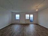 Foto - Ab sofort einziehen! Geräumige 3-Zimmer mit Wannenbad, Balkon und Aufzug!
