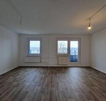 Ab sofort einziehen! Geräumige 3-Zimmer mit Wannenbad, Balkon und Aufzug! - Leipzig Lausen-Grünau
