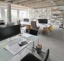 Inspirierende Bürofläche am Ostpark Frankfurt – lichthell, mit Konferenzraum und Küche. - Frankfurt am Main Bornheim