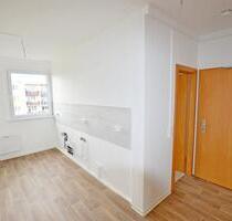 offene Küche! 3-Raum-Wohnung, Aufzug, Badewanne, Balkon! Bezug ab 01.09.25 möglich! - Sangerhausen