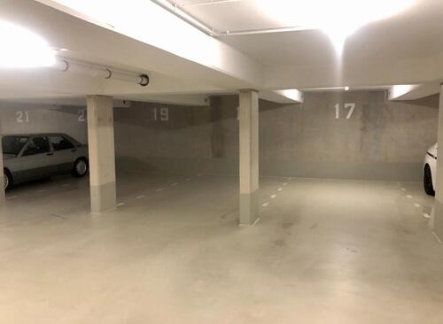 Foto - Tiefgaragenstellplatz in abgeschlossener Garage