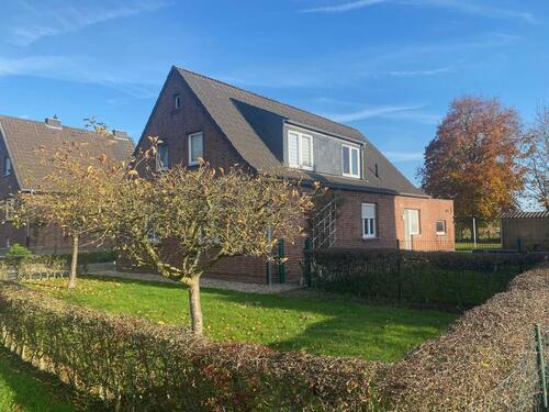 Foto - Einfamilienhaus mit Garage in schöner Lage