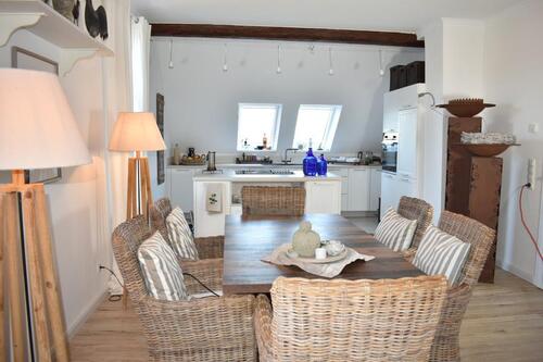 Foto - Großzügige neu renovierte 4 Zimmer Wohnung incl. Garten