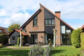 Foto - Architektonisch außergewöhnliches, sehr gepflegtes Einfamilienhau