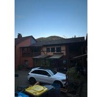 Obere Haushälfte zu vermieten - 650,00&nbsp;EUR Kaltmiete, ca.&nbsp; 65,00&nbsp;m&sup2; in Herzberg am Harz (PLZ: 37412)